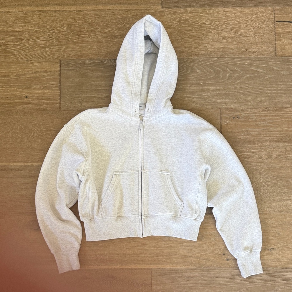 Aritzia Women’s Light Gray Zip-Up cropped Hoodie